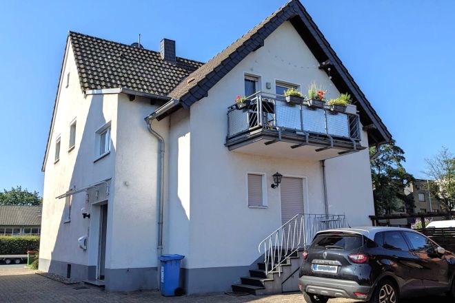 Gepflegtes Zweifamilienhaus mit tollem Grundstück in absoluter Toplage von Oberhausen Königshardt!