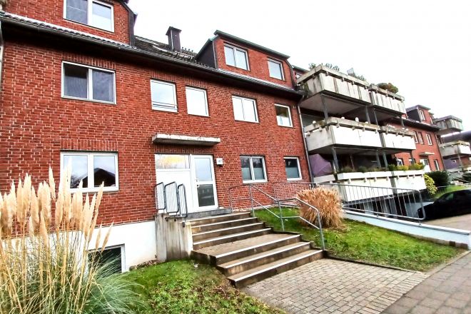 Attraktive 2,5 Zimmer Wohnung mit Balkon, großzügiger Garage und weiterem Stellplatz im schönen Handbachtal in Königshardt!