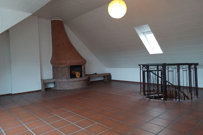 Maisonette-Eigentumswohnung mit 3,5 Zimmern Kamin, Balkon, Dachterrasse u. Garage  in Oberhausen-Sterkrade