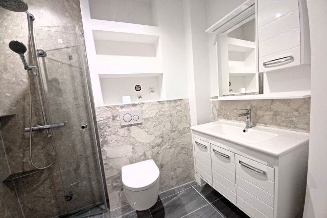 Sehr modern sanierte Erdgeschoss-Wohnung mit Balkon 
