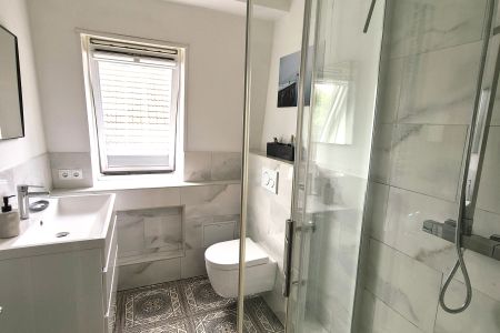 Badezimmer mit Dusche