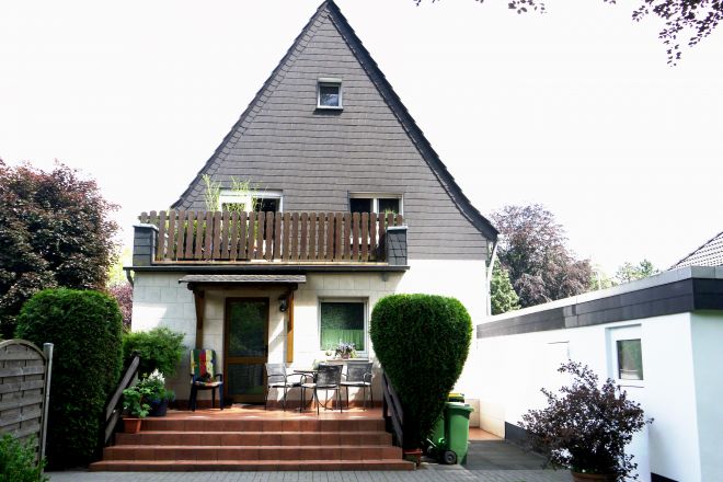 Freistehendes Einfamilienhaus mit schönem Grundstück in Spitzenlage!