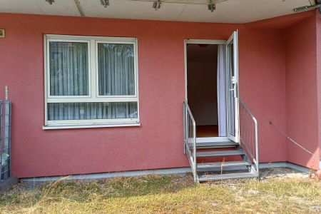 Ausgang zum Garten & zu den Stellplätzen